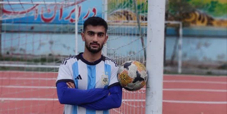 رام کردن توپ با ضربه‌های یک فوتبالیست تبریزی+فیلم